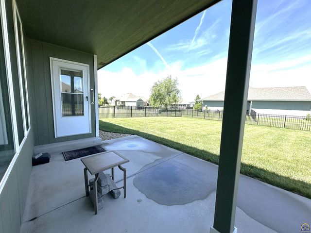 3220 SE Blackjack CIR, Topeka, KS 66609