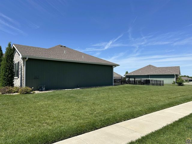 3220 SE Blackjack CIR, Topeka, KS 66609