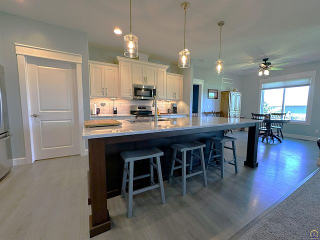 3220 SE Blackjack CIR, Topeka, KS 66609