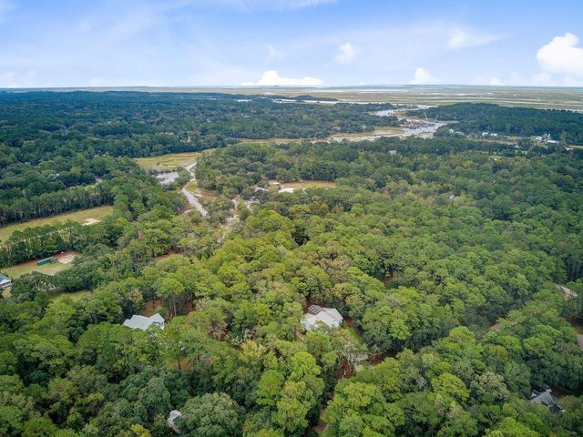 10088 Hercules Road, Mcclellanville, SC 29458