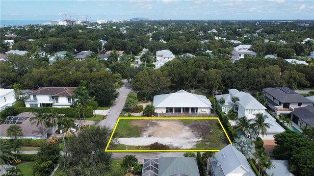 76 4th ST N, Naples, FL 34102
