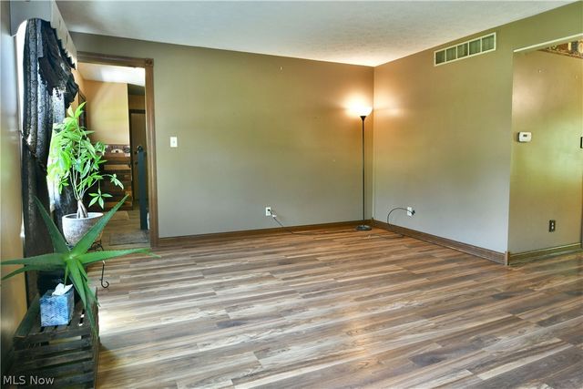 34 Hickory Trace Drive, Girard, OH 44420