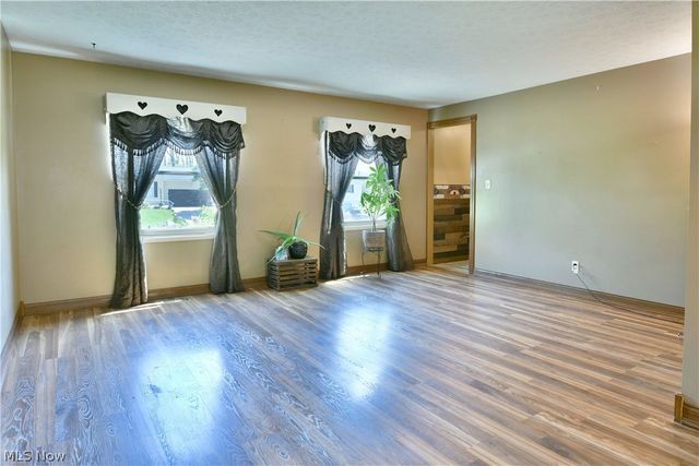 34 Hickory Trace Drive, Girard, OH 44420
