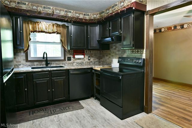 34 Hickory Trace Drive, Girard, OH 44420