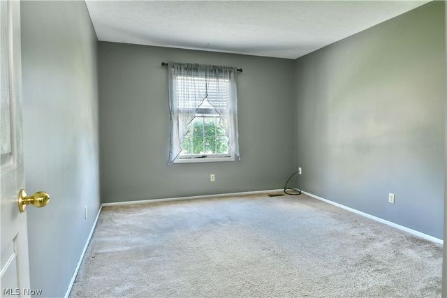 34 Hickory Trace Drive, Girard, OH 44420
