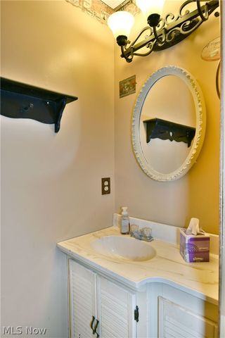 34 Hickory Trace Drive, Girard, OH 44420