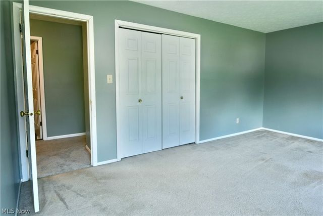 34 Hickory Trace Drive, Girard, OH 44420