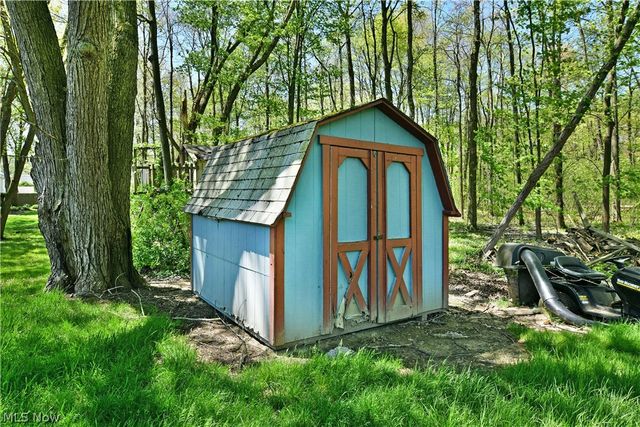 34 Hickory Trace Drive, Girard, OH 44420