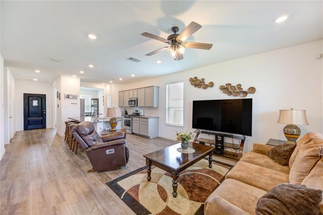 912 Breech Drive, Crosby, TX 77532