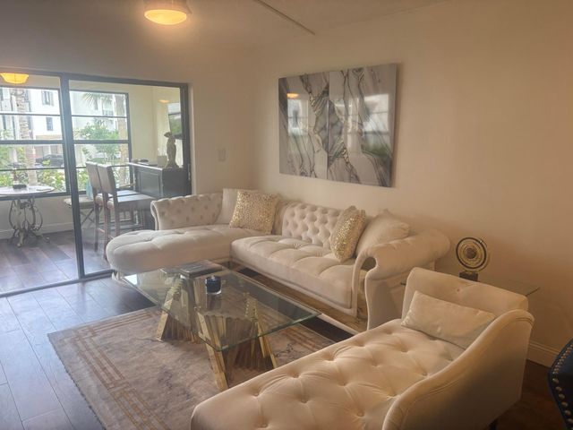 9355 SW 8th Street 225, Boca Raton, FL 33428