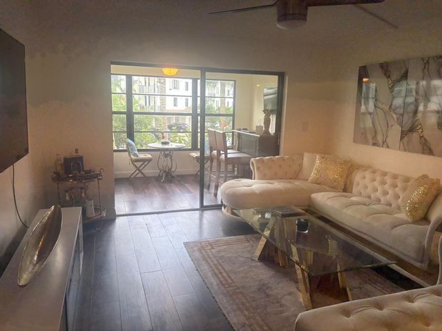 9355 SW 8th Street 225, Boca Raton, FL 33428
