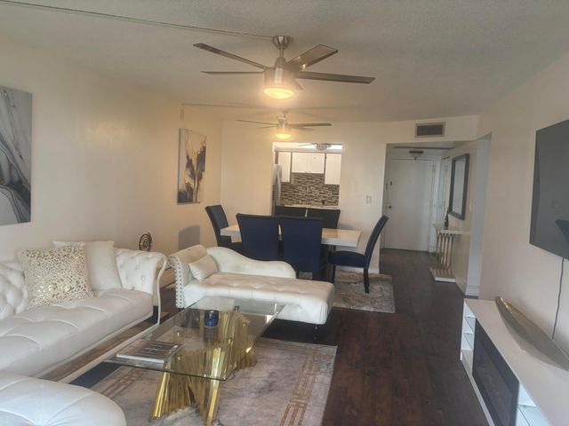 9355 SW 8th Street 225, Boca Raton, FL 33428