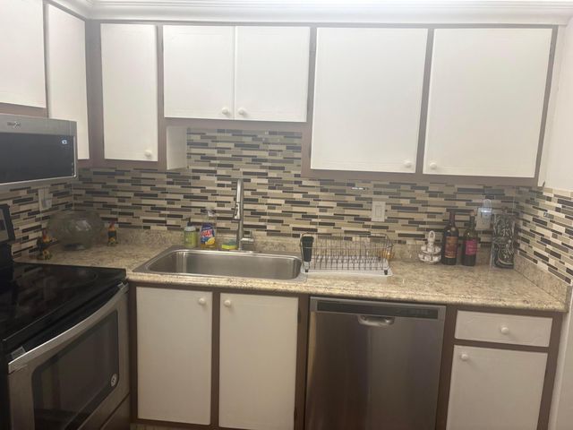 9355 SW 8th Street 225, Boca Raton, FL 33428