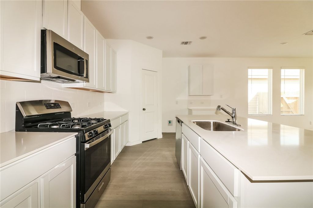 7829 Wonder Woman Dr, Corpus Christi, TX 78414 — photo 2