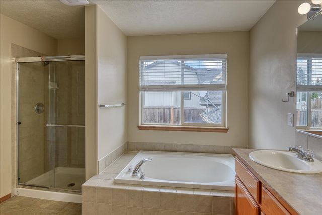 716 E Bonnie Lynn Ln, Colbert, WA 99005