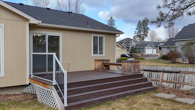 716 E Bonnie Lynn Ln, Colbert, WA 99005