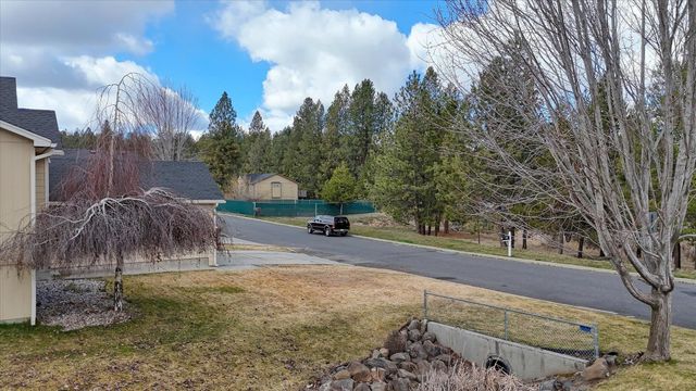 716 E Bonnie Lynn Ln, Colbert, WA 99005