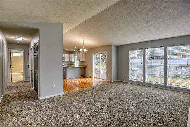 716 E Bonnie Lynn Ln, Colbert, WA 99005