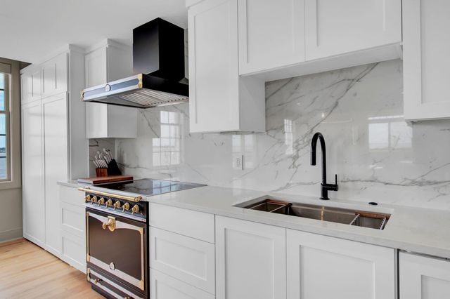 1 King Street Apt 607, Charleston, SC 29401