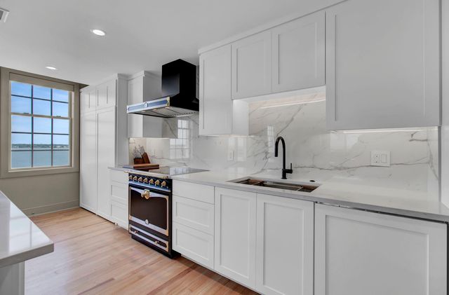 1 King Street Apt 607, Charleston, SC 29401