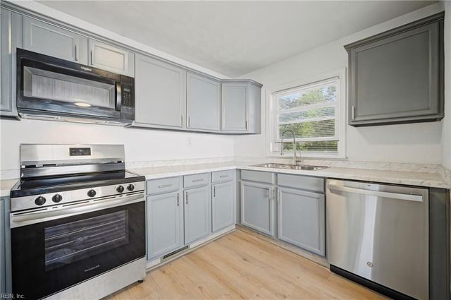 300 Dwight DR, Portsmouth, VA 23704