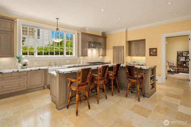 623 W Highland Drive, Seattle, WA 98119