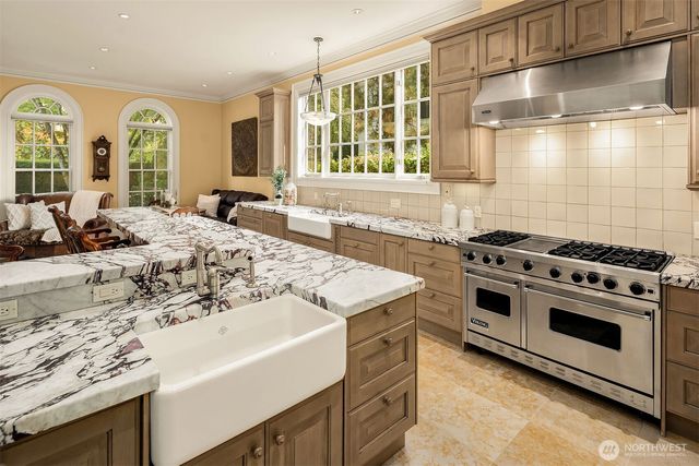 623 W Highland Drive, Seattle, WA 98119