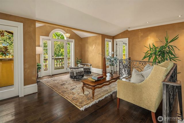 623 W Highland Drive, Seattle, WA 98119