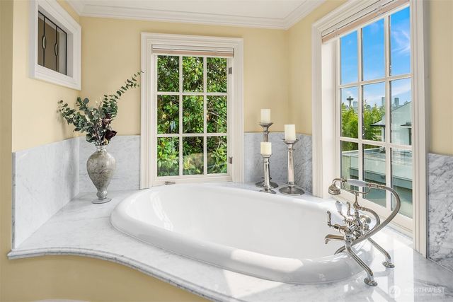 623 W Highland Drive, Seattle, WA 98119
