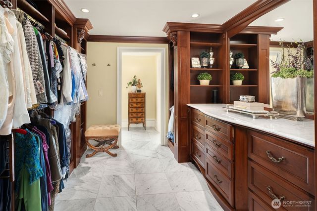623 W Highland Drive, Seattle, WA 98119