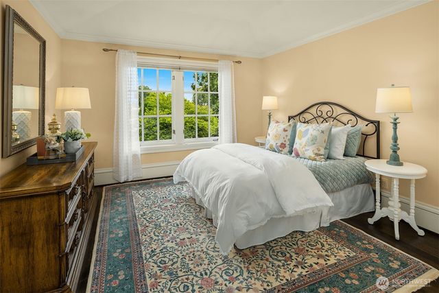 623 W Highland Drive, Seattle, WA 98119