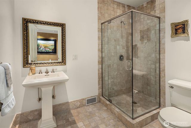 623 W Highland Drive, Seattle, WA 98119