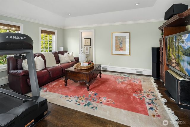 623 W Highland Drive, Seattle, WA 98119