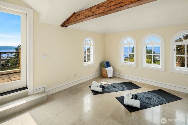 623 W Highland Drive, Seattle, WA 98119
