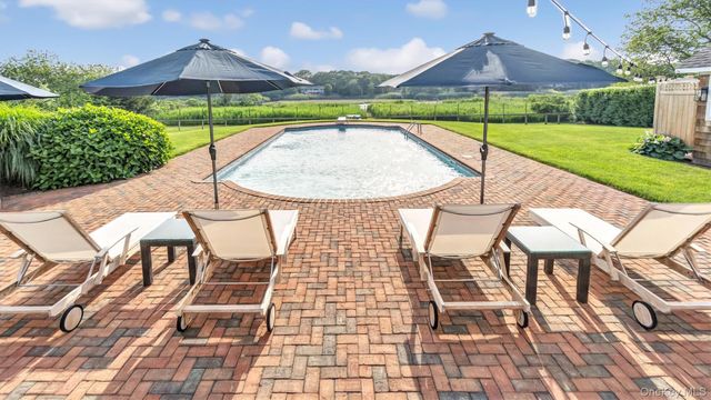 13A Brushy Neck Lane, Westhampton, NY 11977