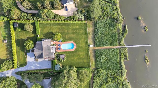 13A Brushy Neck Lane, Westhampton, NY 11977