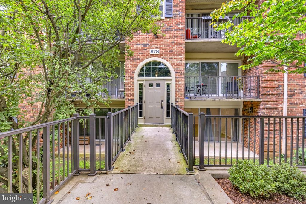 878 COLLEGE PKWY #104, Rockville, MD 20850