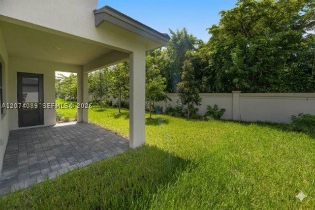 17552 SW 46th St 1, Miramar, FL 33029