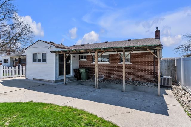 15226 Cook Street, Southgate, MI 48195