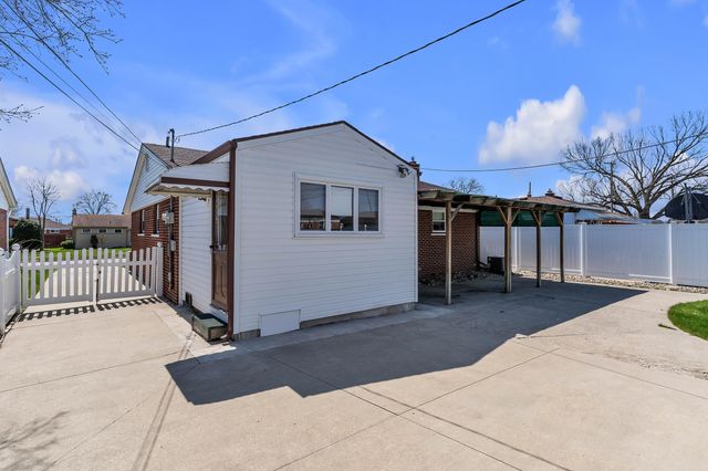 15226 Cook Street, Southgate, MI 48195