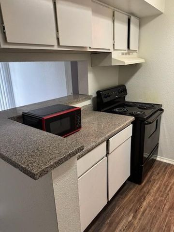10601 South Drive 101, Houston, TX 77099