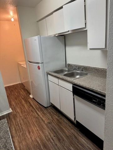 10601 South Drive 101, Houston, TX 77099