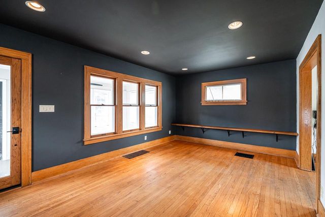 814 Buena Vista AVENUE, Waukesha, WI 53188