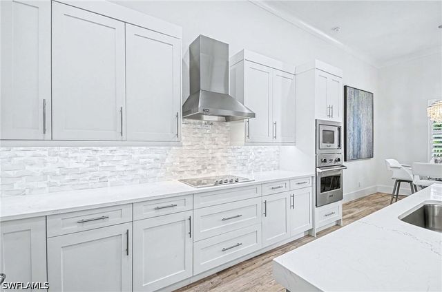 1114 6th LN N, Naples, FL 34102