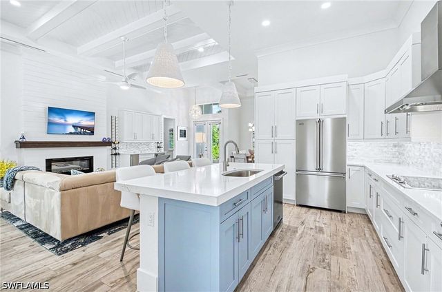 1114 6th LN N, Naples, FL 34102