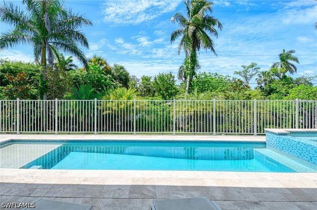 1114 6th LN N, Naples, FL 34102