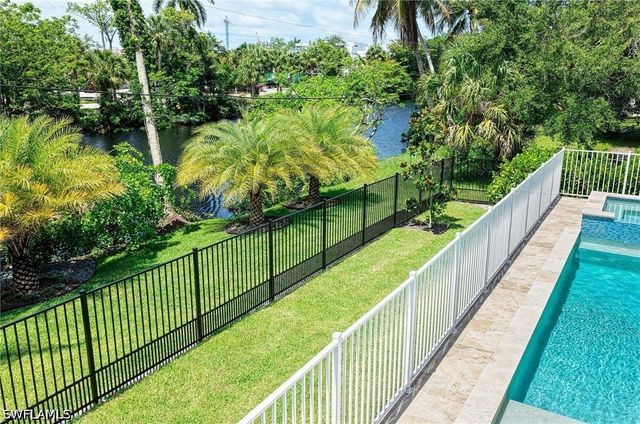 1114 6th LN N, Naples, FL 34102