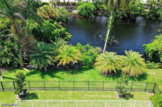 1114 6th LN N, Naples, FL 34102