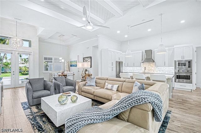 1114 6th LN N, Naples, FL 34102