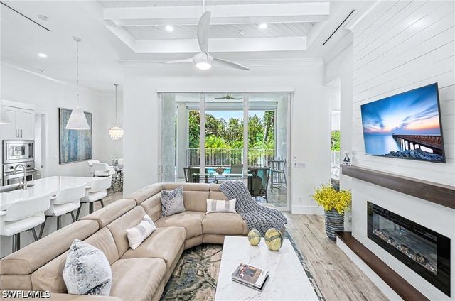 1114 6th LN N, Naples, FL 34102